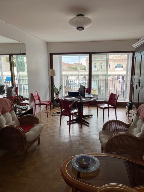 letting flat à TALENCE - 1 096 / month