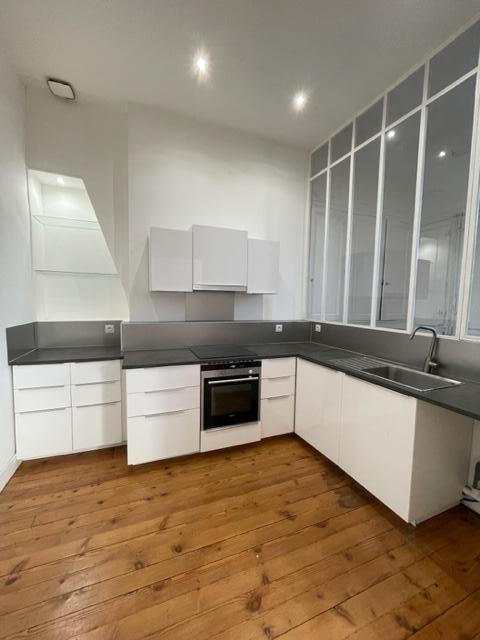 letting flat à BORDEAUX - 1 571 / month