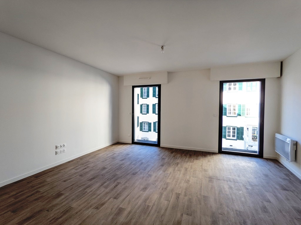 letting flat in BAYONNE - 750 / month